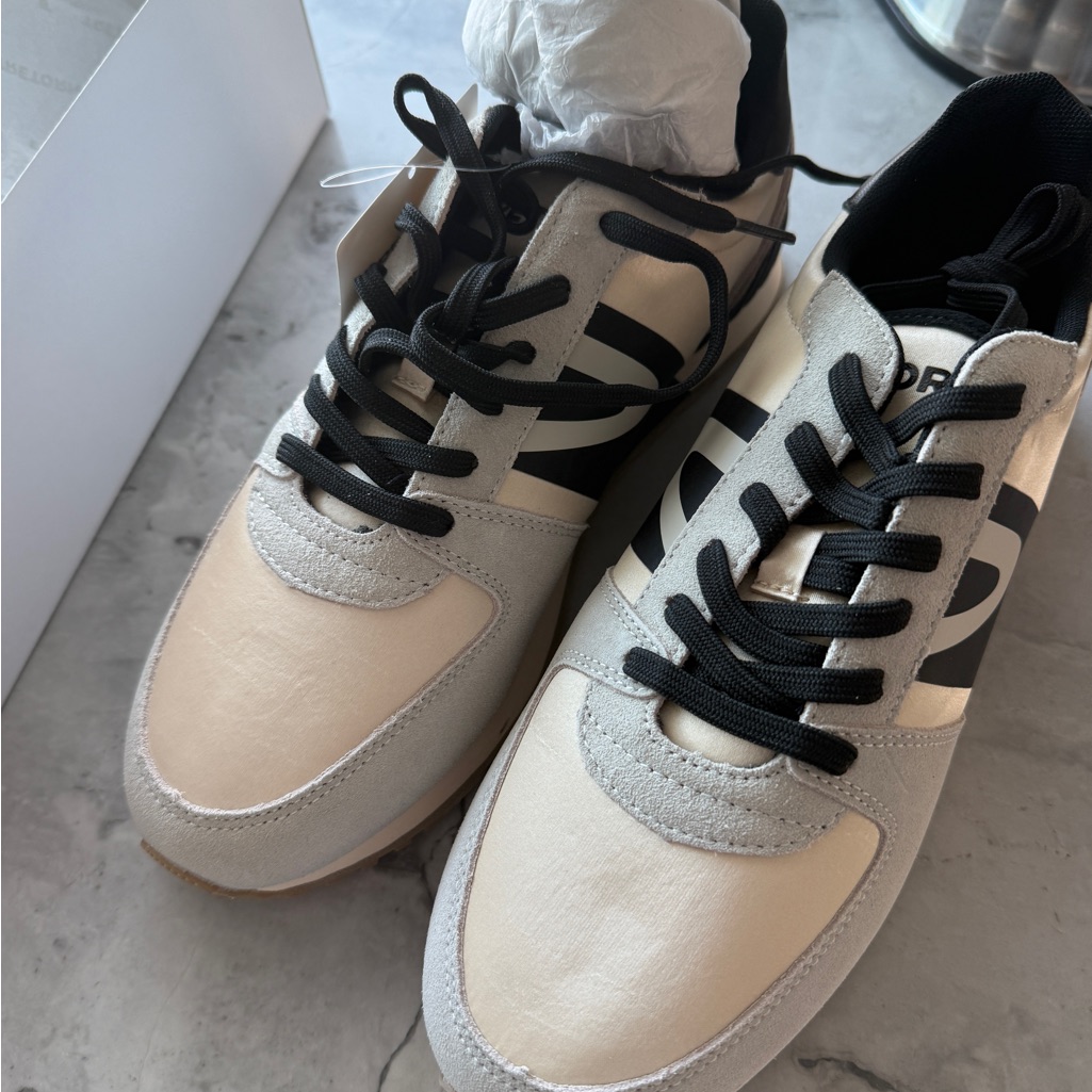 Tretorn Black And Cream Athletic Shoes With Textured Upper And Contrasting Laces